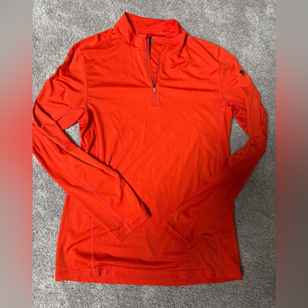 Mountain hardware orange athletic base layer men’s size small